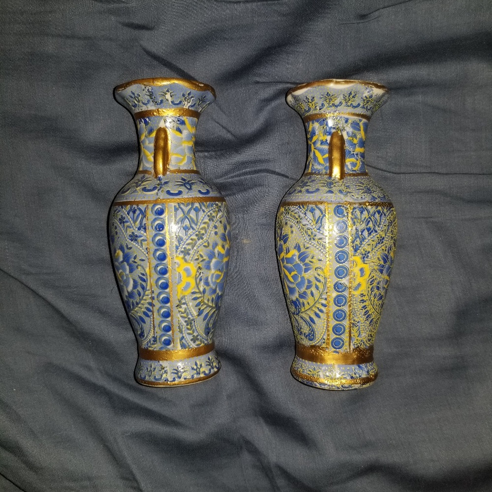 Vase - Picture 2 of 6